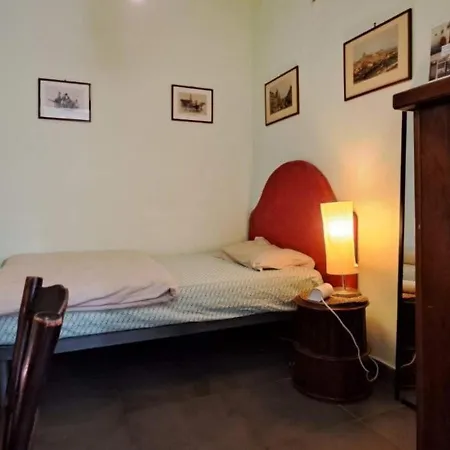 Your Basic But Bonnie Corner *