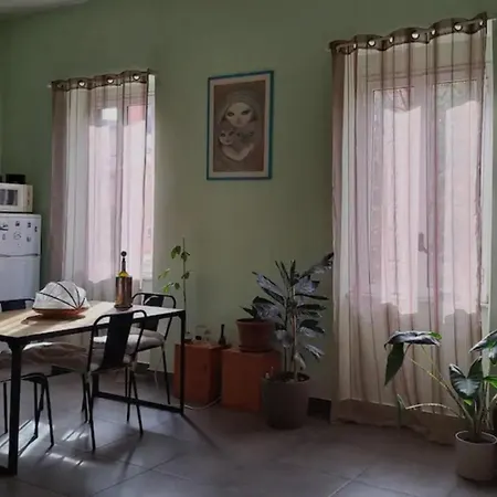 Homestay Your Basic But Bonnie Corner