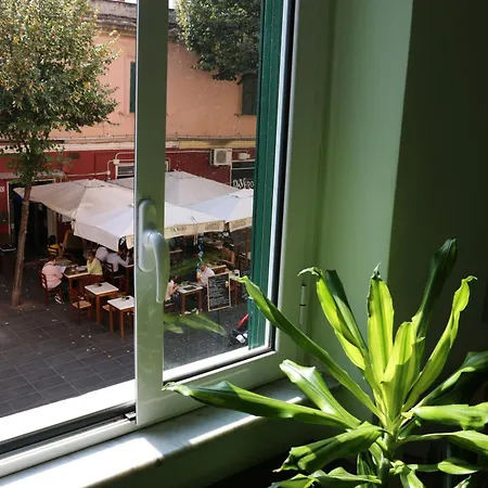 Your Basic But Bonnie Corner Rome
