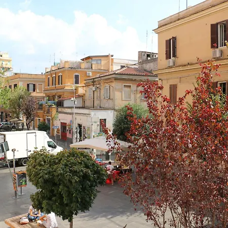 Your Basic But Bonnie Corner * Rome