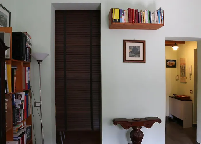 Your Basic But Bonnie Corner * Roma